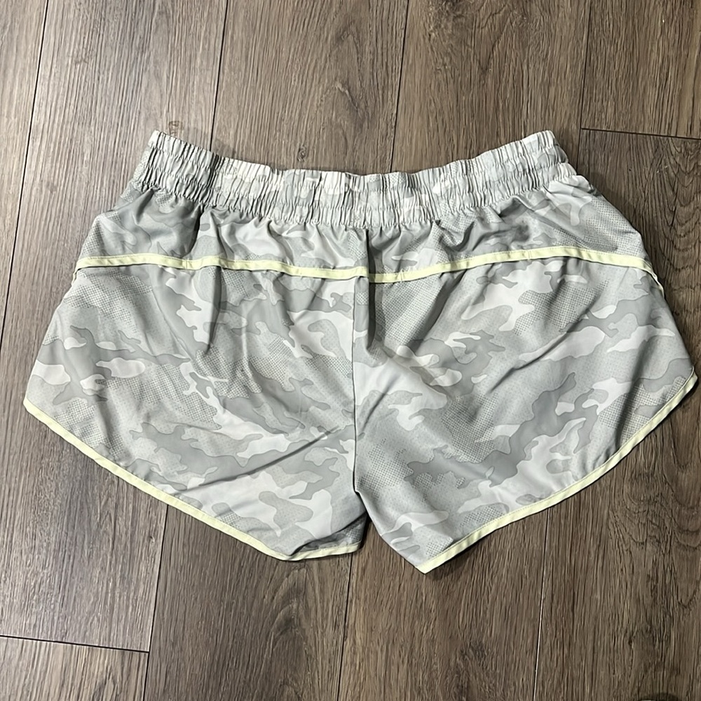 Athletic Workers Women’s Gray Camo Design Lined Athletic Running Shorts‎ 2XL - Picture 7 of 9